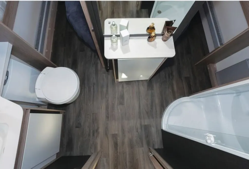 Swift Challenger Grande 650L SE caravan washroom (photo courtesy of Richard Chapman)