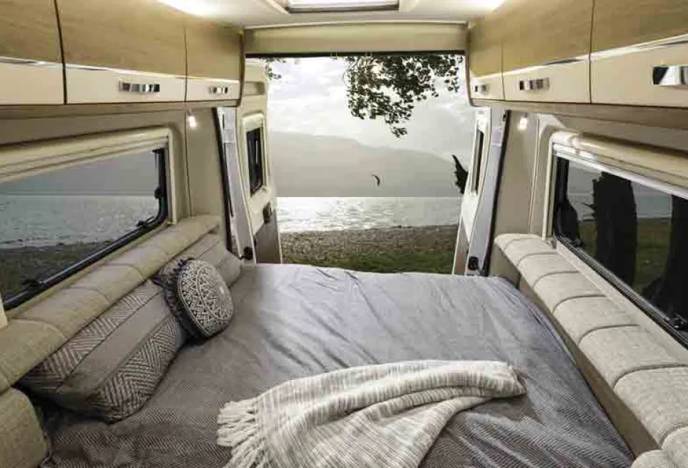 Compass-Avantggarde-rear-bed-and-doors-33862