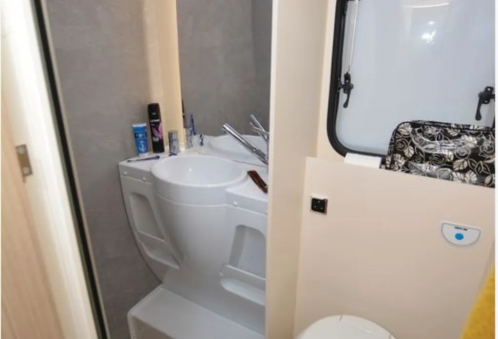 The-Rimor-Evo-77-Plus-washroom-29025