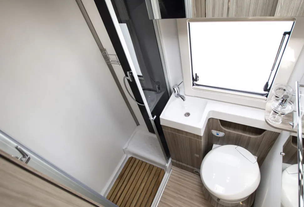 482_Bathroom_1-01586