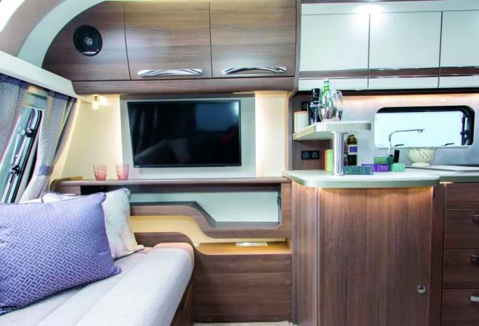 The-television-wall---within-easy-reach-of-the-cocktail-shelf!-38843