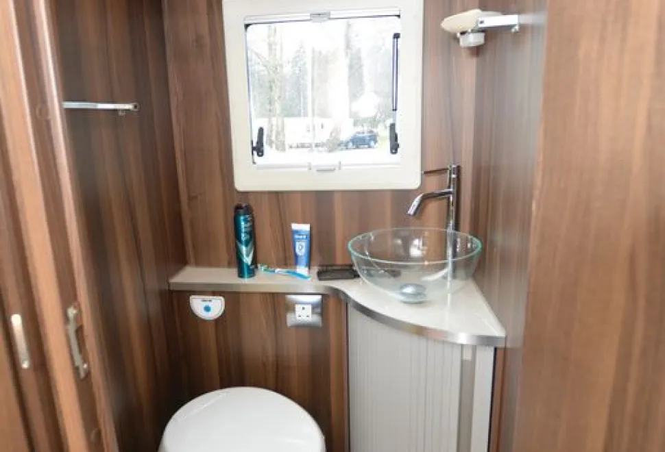 Rimor Super Brig 95 Plus low-profile motorhome washroom