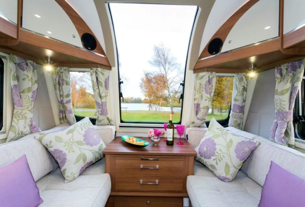 Unicorns&rsquo;-hgh-arching-central-front-windows-ensure-the-whole-area-is-light-and-airy3-87933