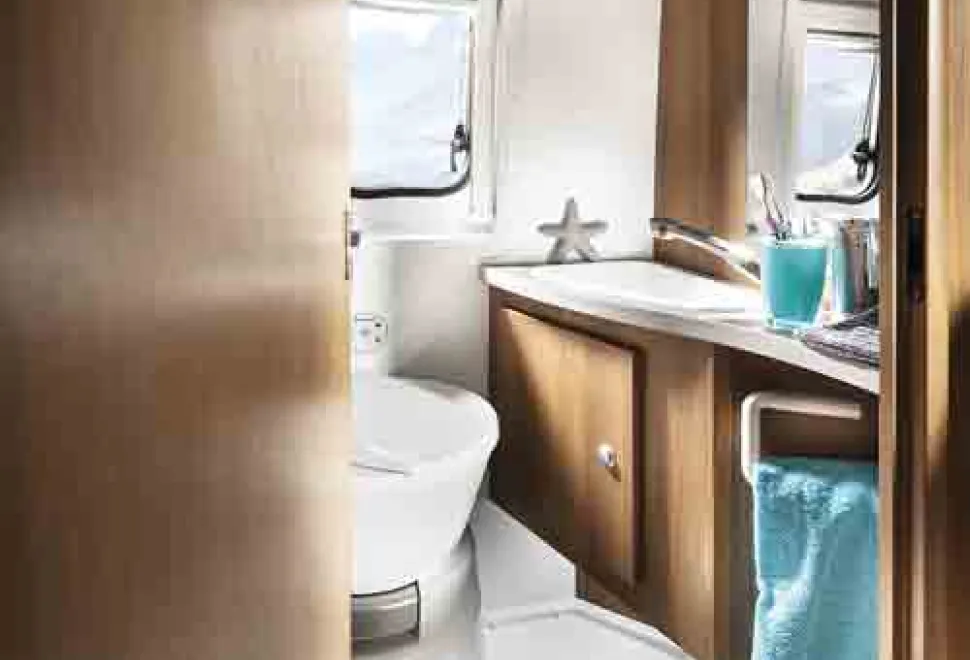 Van-Tourer-washroom-53470