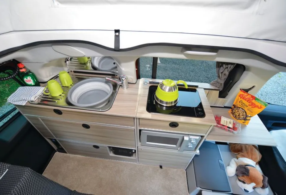 Wheelhome-Vikenze-III-e-kitchen-09221