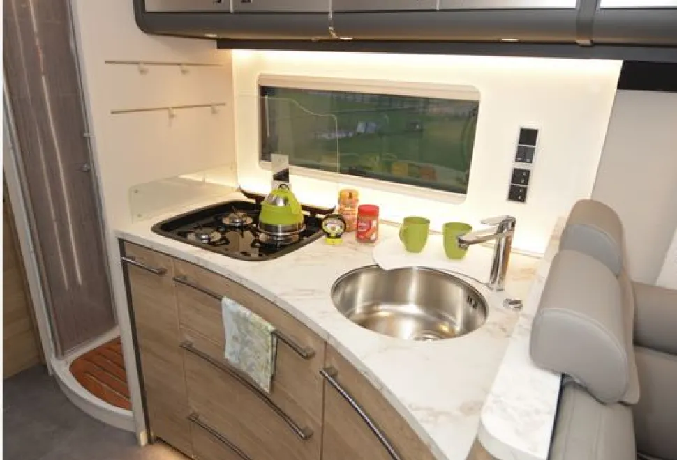 Dethleffs Globetrotter XXL A 9000-2 EB kitchen