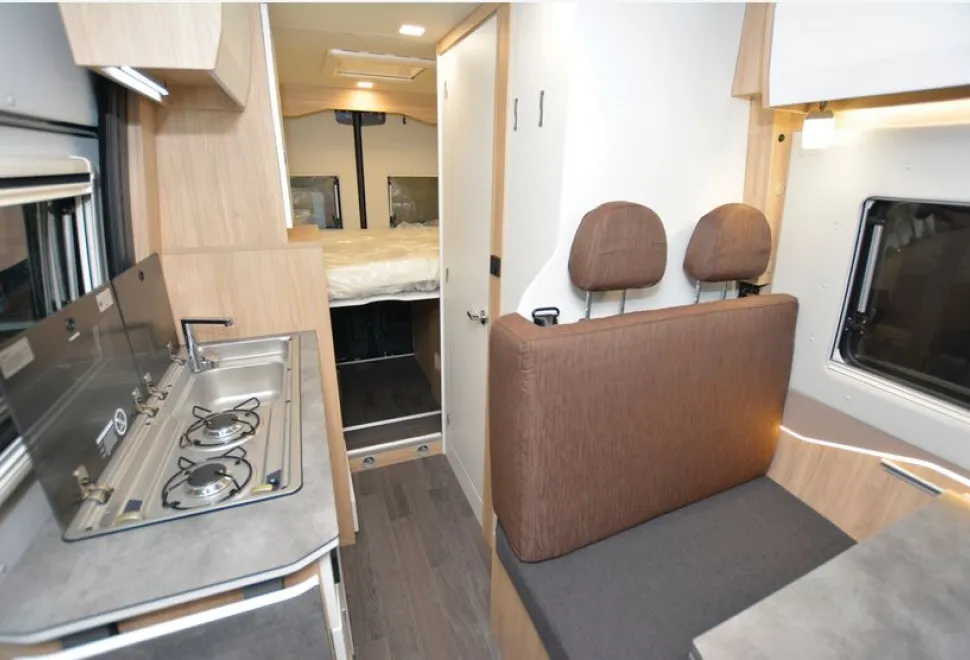 Yucon 6.0 BD 4x4 campervan interior