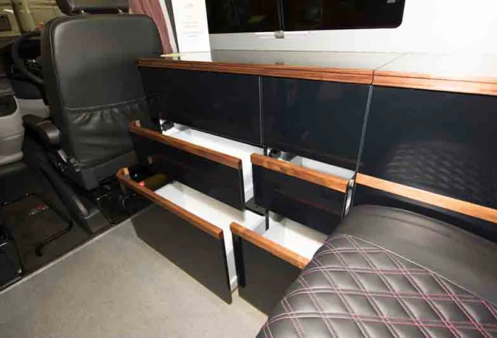Hillside-Birchover-drawers-12574