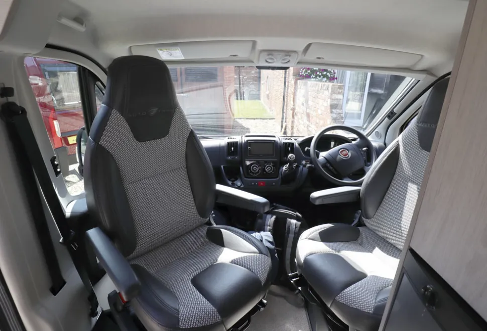 Auto-Trail-Tribute-660-cab-49086