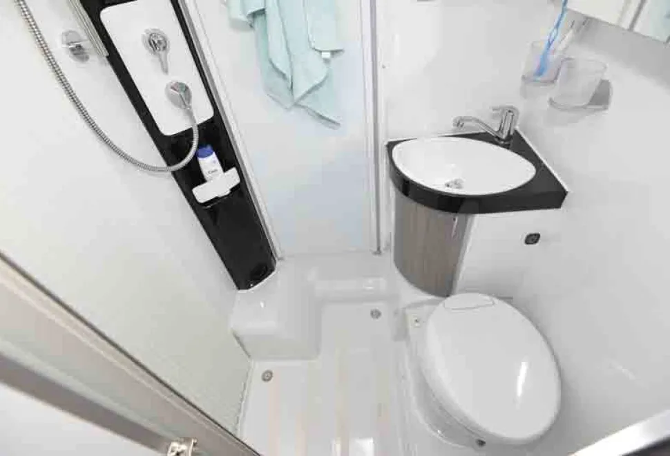 Hobby-Optima-V65-washroom-39329