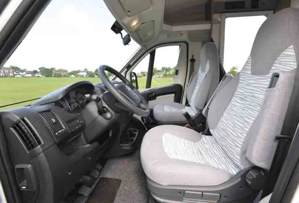 Hobby-Optima-V65-cab-seats-03889