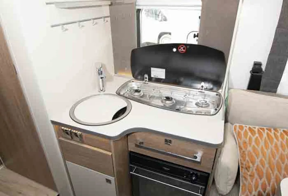 Review-Dethleffs-kitchen-area-65284