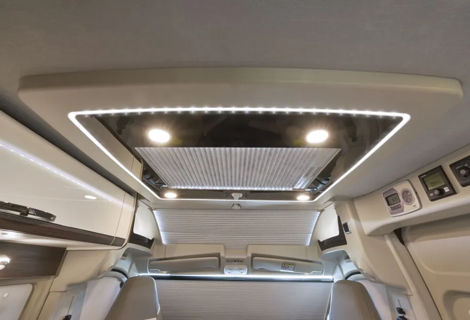 Globecar-Summit-sunroof-27696