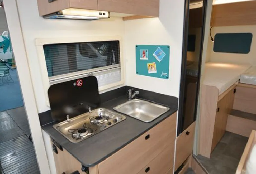 Joa-Camp-75T-motorhome-kitchen-69057