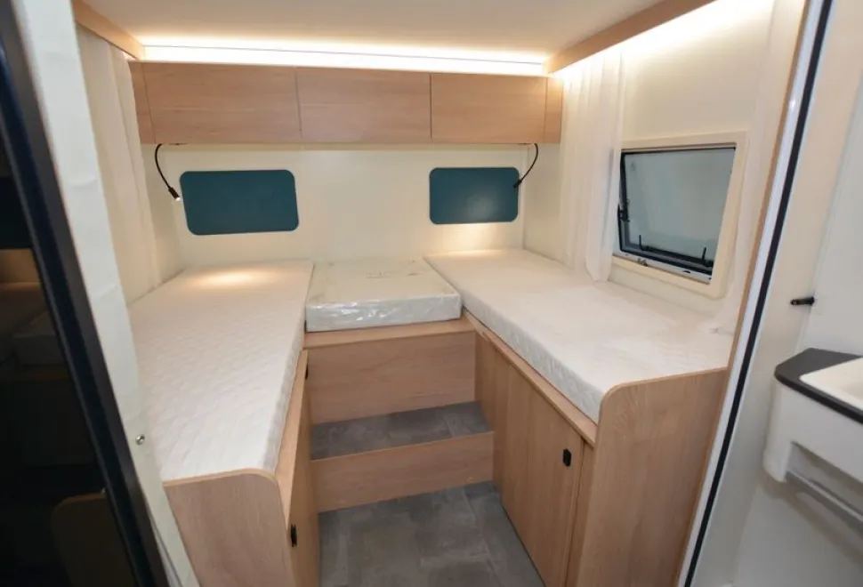 Joa-Camp-75T-motorhome-beds-68510
