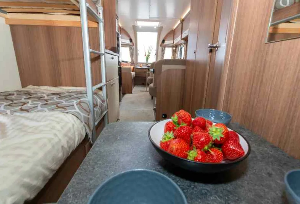 A-dining-tavle-for-children,-alongside-the-bunks-05958