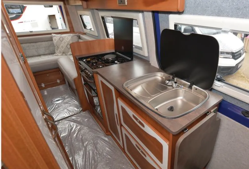 IH-690-RD-kitchen-52953