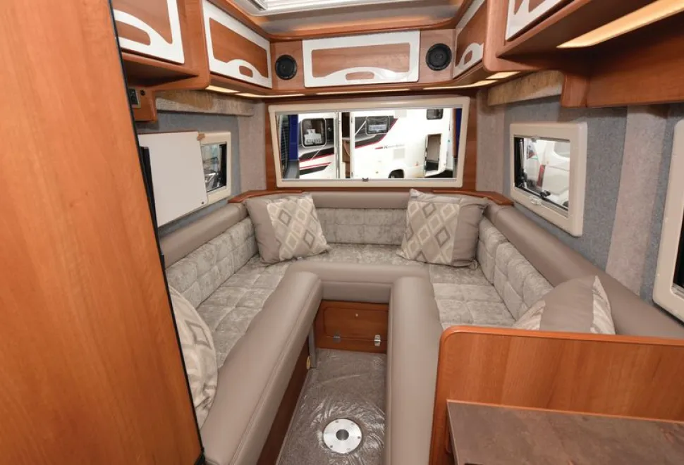 IH-690-RD-rear-lounge-56503