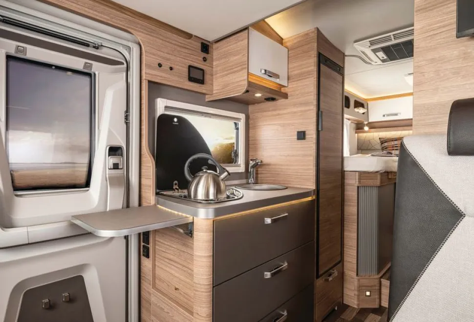 Weinsberg-CaraCompact-Suite-MB-640-kitchen-credit-Weinsberg-73679