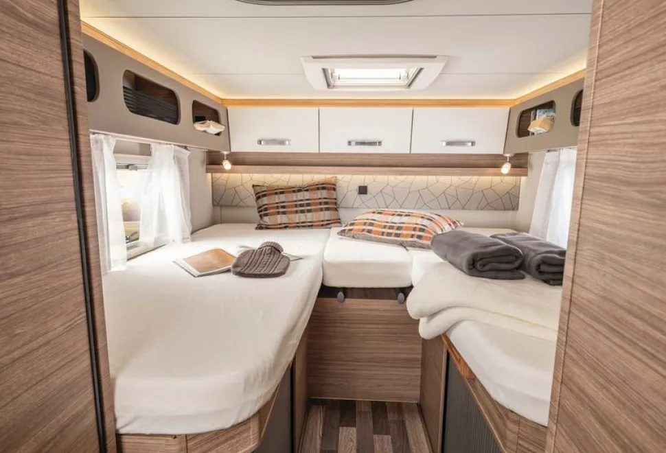 Weinsberg-CaraCompact-Suite-MB-640-beds-credit-Weinsberg-73320