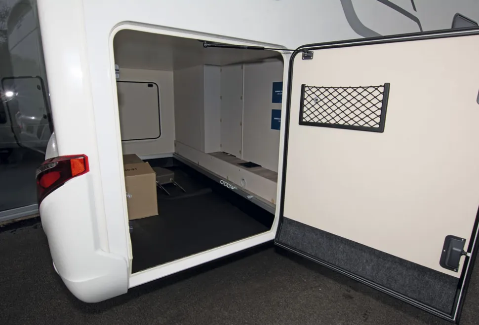 Hymer-Exsis-i-580-garage-69201