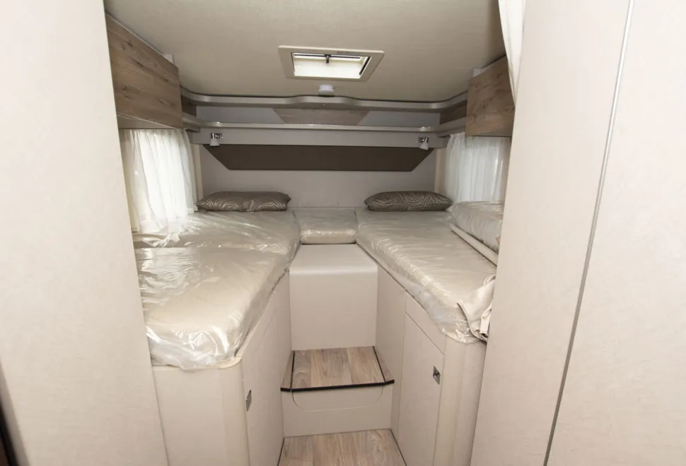Hymer-Exsis-i-580-bedroom-52169