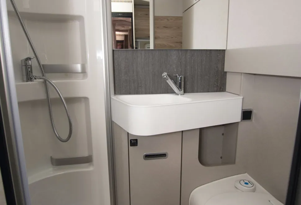 Hymer-Exsis-i-580-washroom-87627