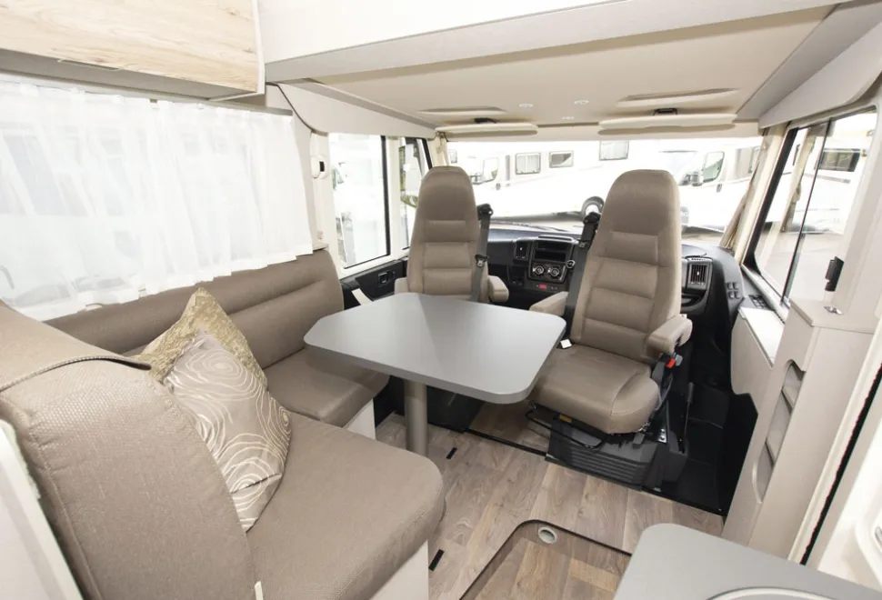 Hymer-Exsis-i-580-lounge-49641