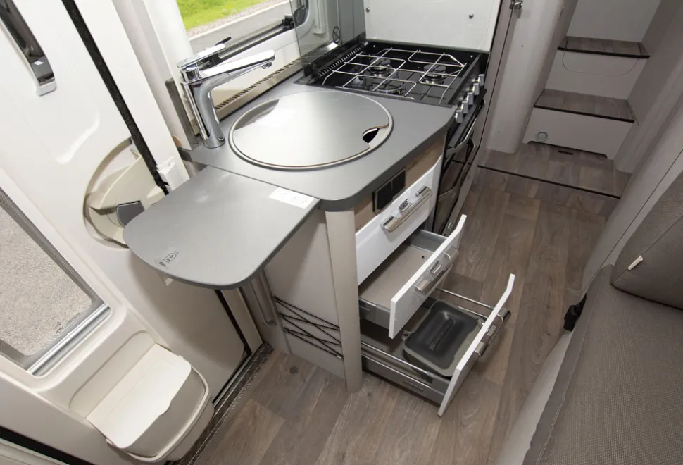 Hymer-Exsis-i-580-kitchen-31828