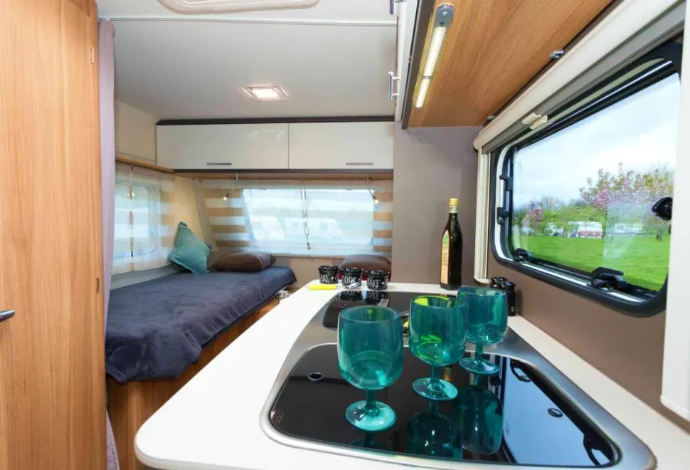 The-little-450-looks-and-feels-more-spacious-than-its-size-would-suggest-09043