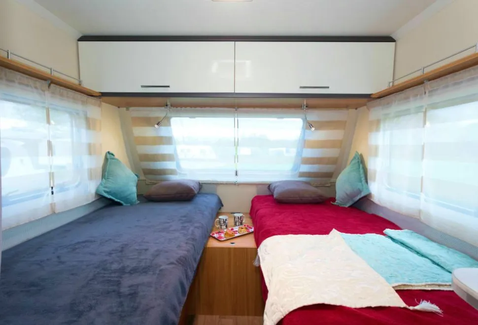 Long-twin-beds-and-a-great-place-for-coffee-mugs-in-between-them2-08761