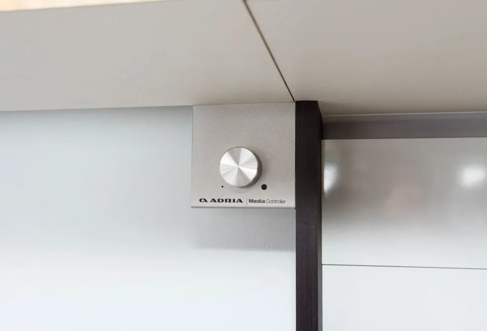 The-sound-system-controller,-mounted-under-the-kitchen-top-lockers-32718