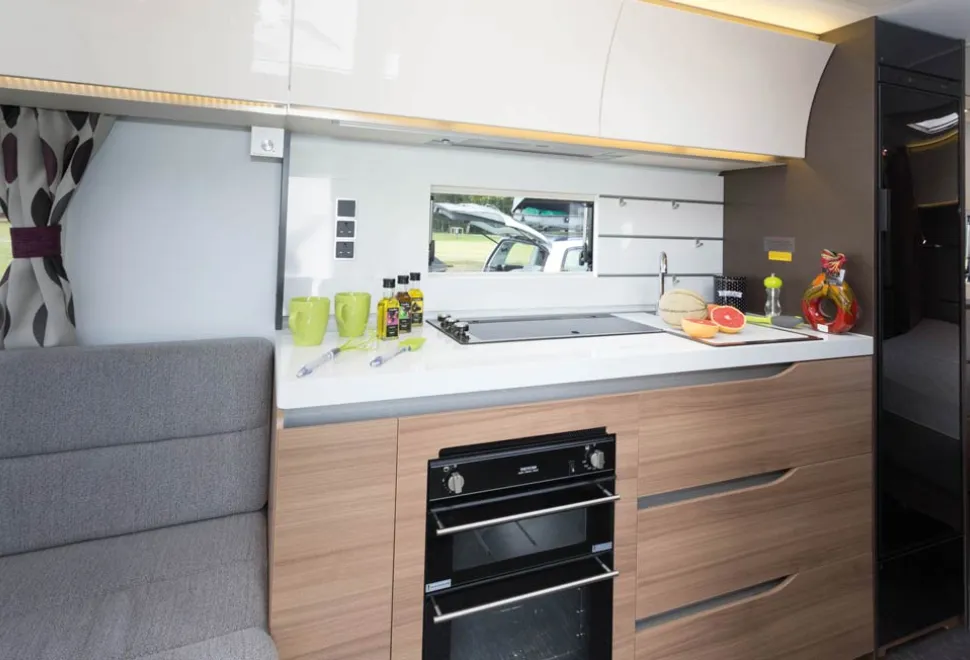 Wide,-deep-drawers-give-loads-of-kitchen-capacity-99366