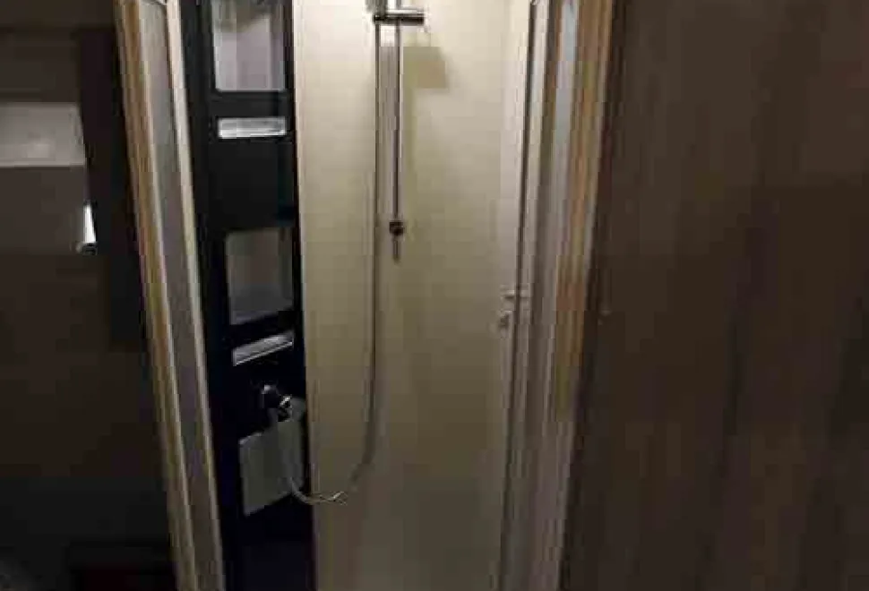 Giottiline-shower-07343