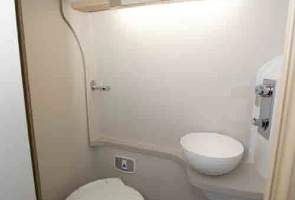 Elddis-Evolution-CV20-washroom-64317