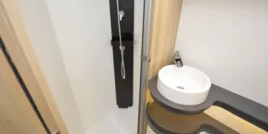 The washroom inside the Itineo SBD700