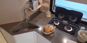 The kitchen inside the Morelo Loft Premium 86 LB