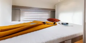 Bürstner Lyseo I 744 drop-down bed