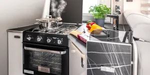 Bürstner Lyseo I 744 kitchen