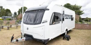 Coachman VIP 545 exterior