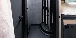 Shower floor: Frankia Noctra Cruiser 7.6L