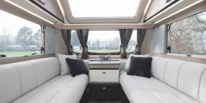 Challenger 590 lounge