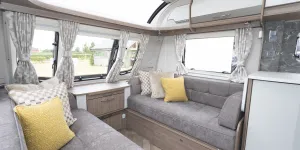 Coachman VIP 565 lounge