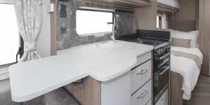 Coachman VIP 565 kitchen