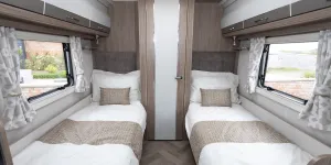 Coachman VIP 565 twin beds