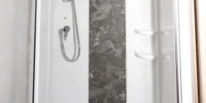 Coachman VIP 565 washroom