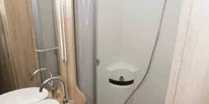 Eura-Mobil-Integra-shower-00444