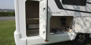 Eura-Mobil-Integra-Line-garage-02129