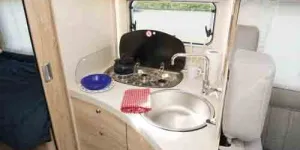 Eura-Mobil-Integra-Line-kitchen-15473