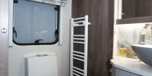 The-Coachman-Lusso-I-caravan-washroom-33089